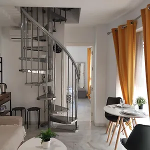 ático Acogedor, Céntrico Y A 2 Min De La Playa. , Fuengirola España